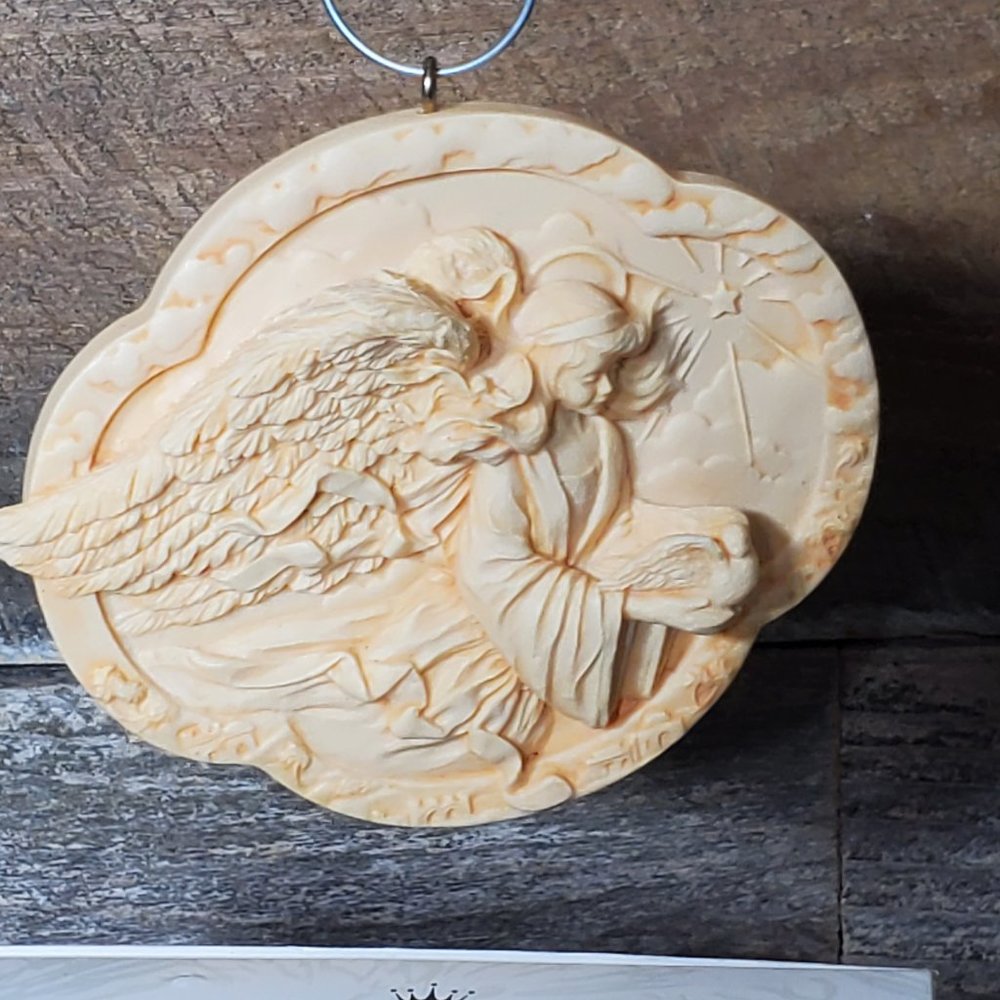 1993 Heavenly Angels Ornament - Hallmark Keepsake - Third in Heavenly Angeles Se